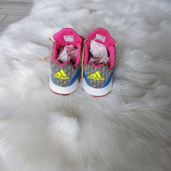Adidas 2.5y - Picture 3 of 3